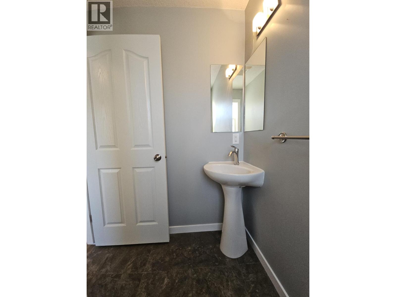 5216 41 Street NE - 17