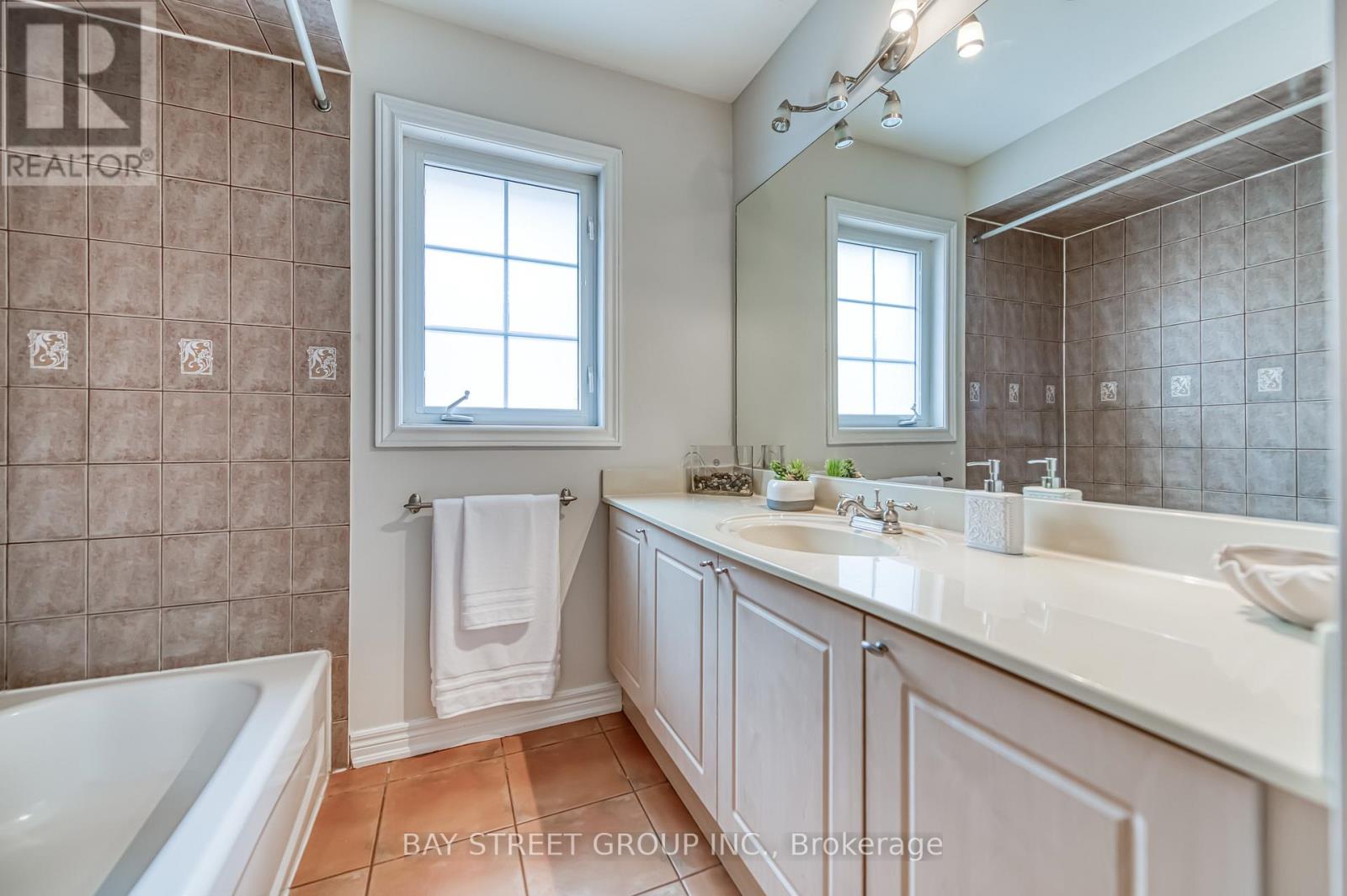 2422 HERTFORDSHIRE WAY - 41