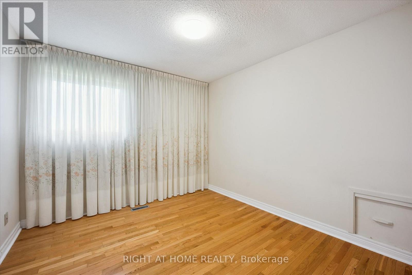 37 MOFFATT AVENUE - 20