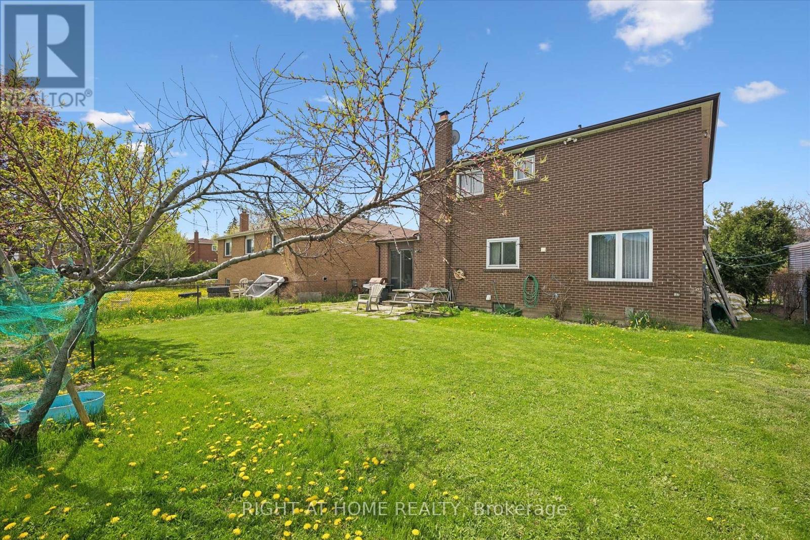 37 MOFFATT AVENUE - 24