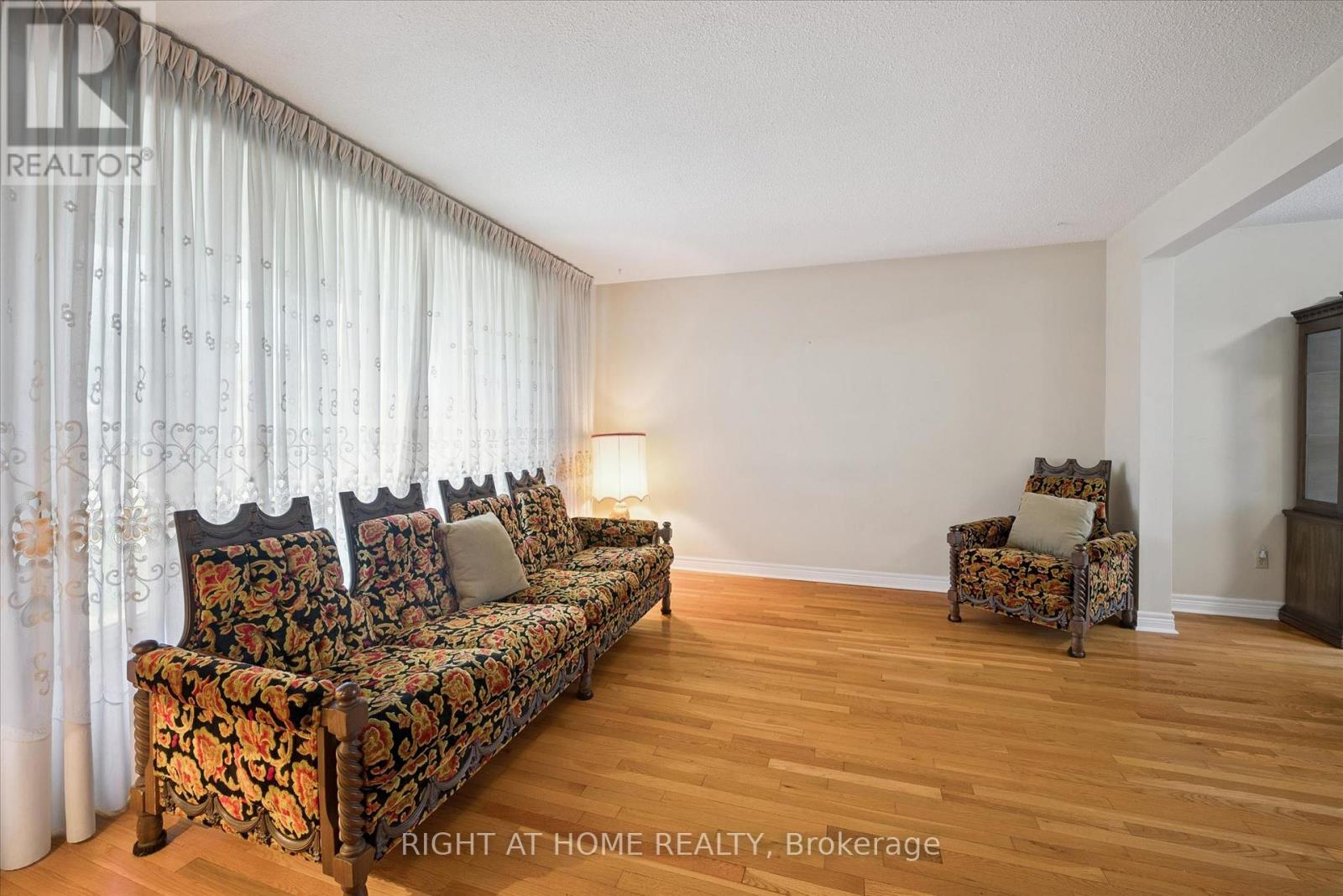 37 MOFFATT AVENUE - 7