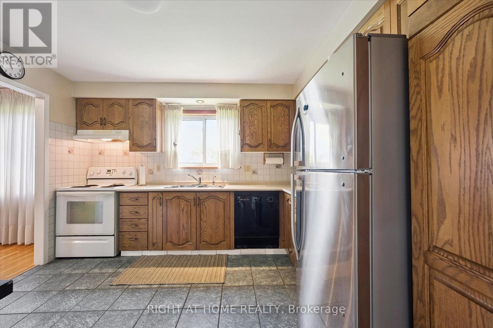 37 MOFFATT AVENUE - 8