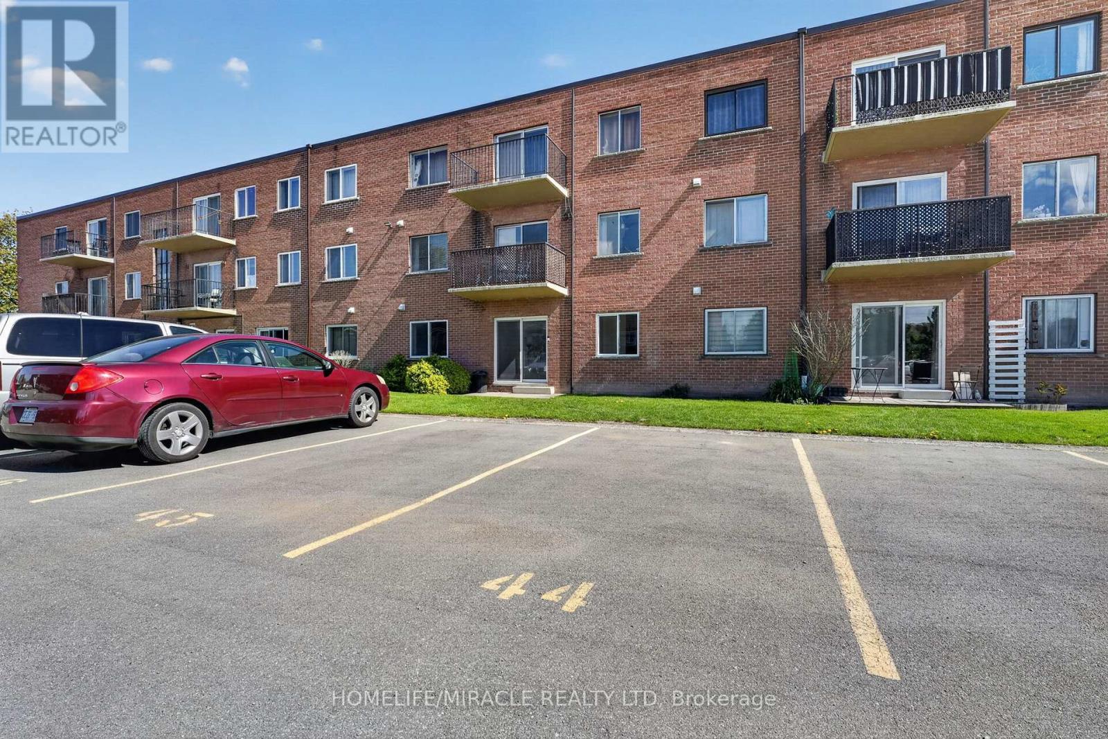#5 456 CARLTON STREET - 1