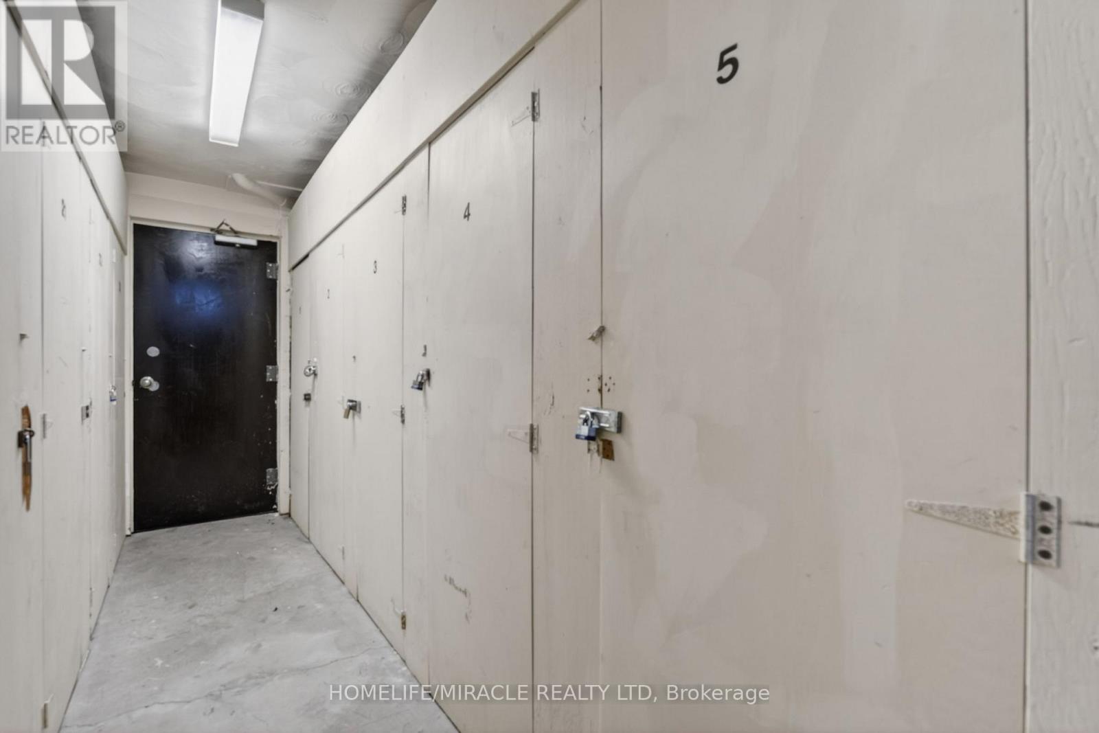 #5 456 CARLTON STREET - 19