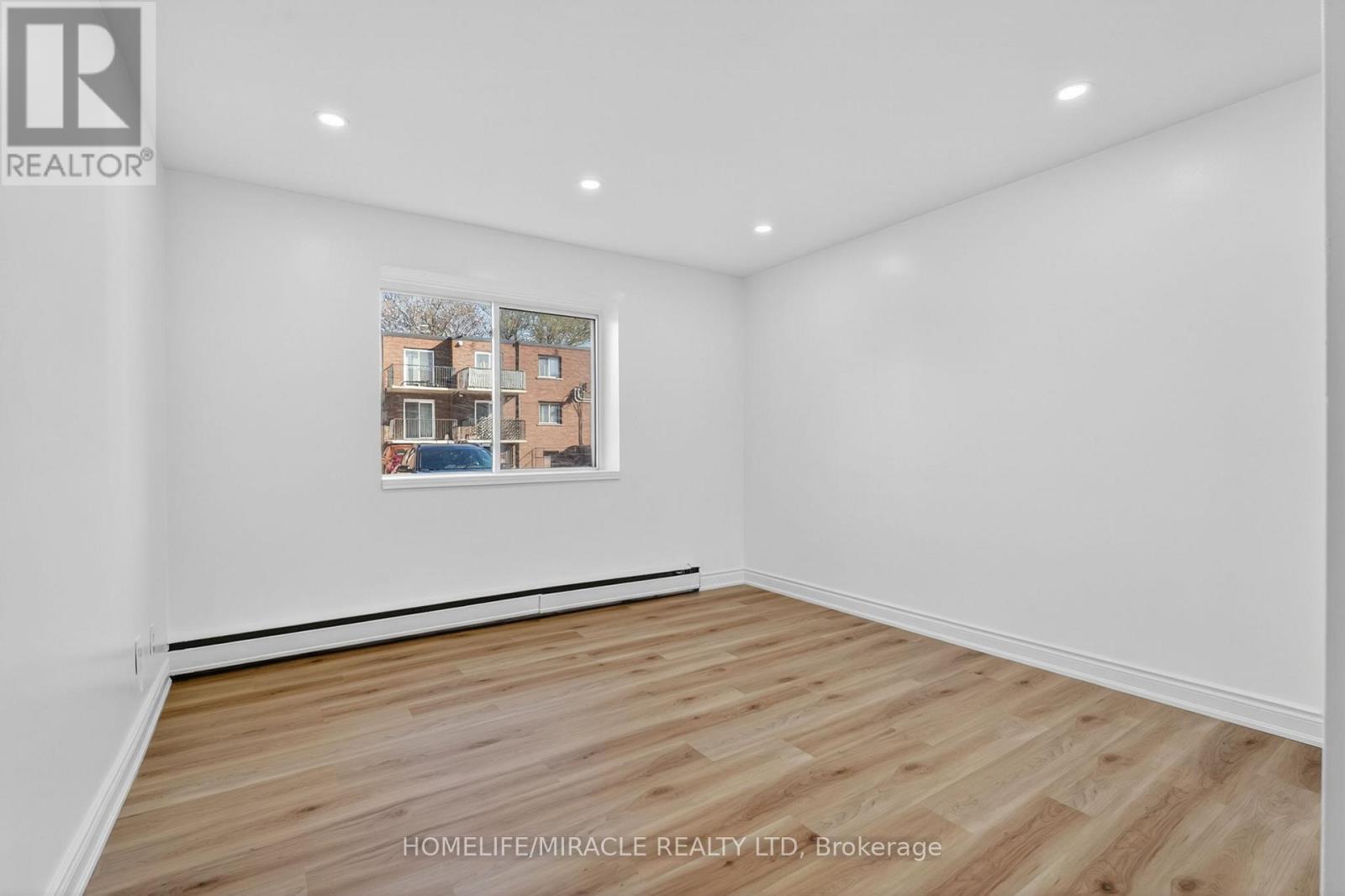 #5 456 CARLTON STREET - 5