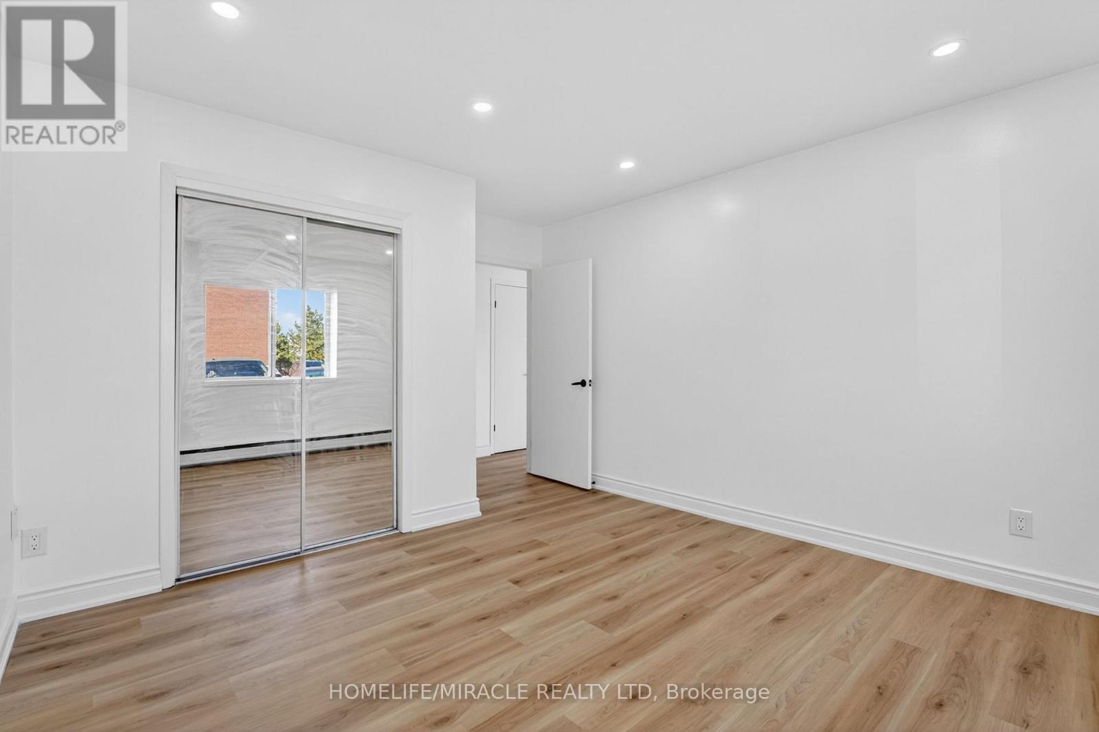 #5 456 CARLTON STREET - 6