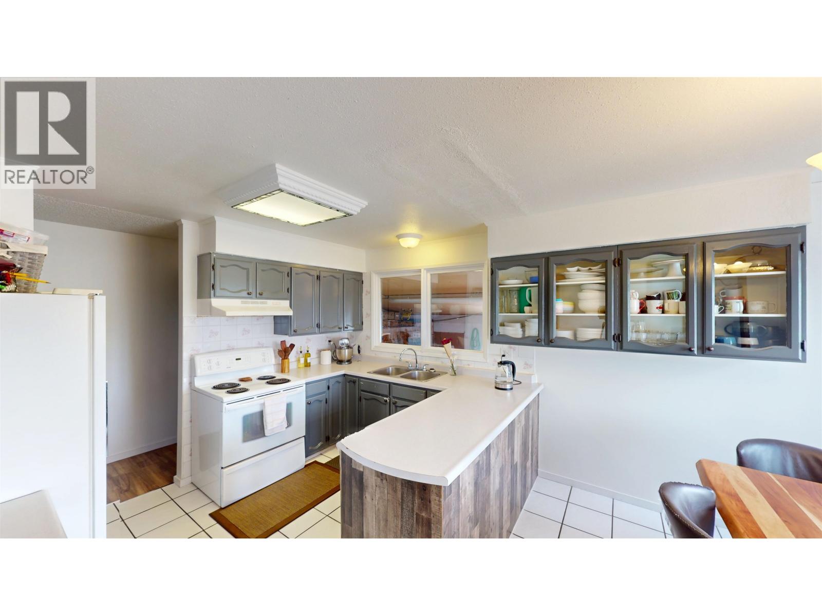 9219 103 AVENUE - 9