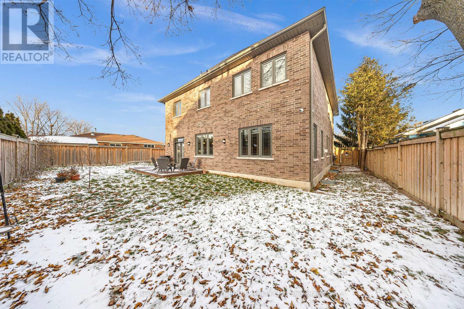 752 HILLVIEW CRESCENT - 48