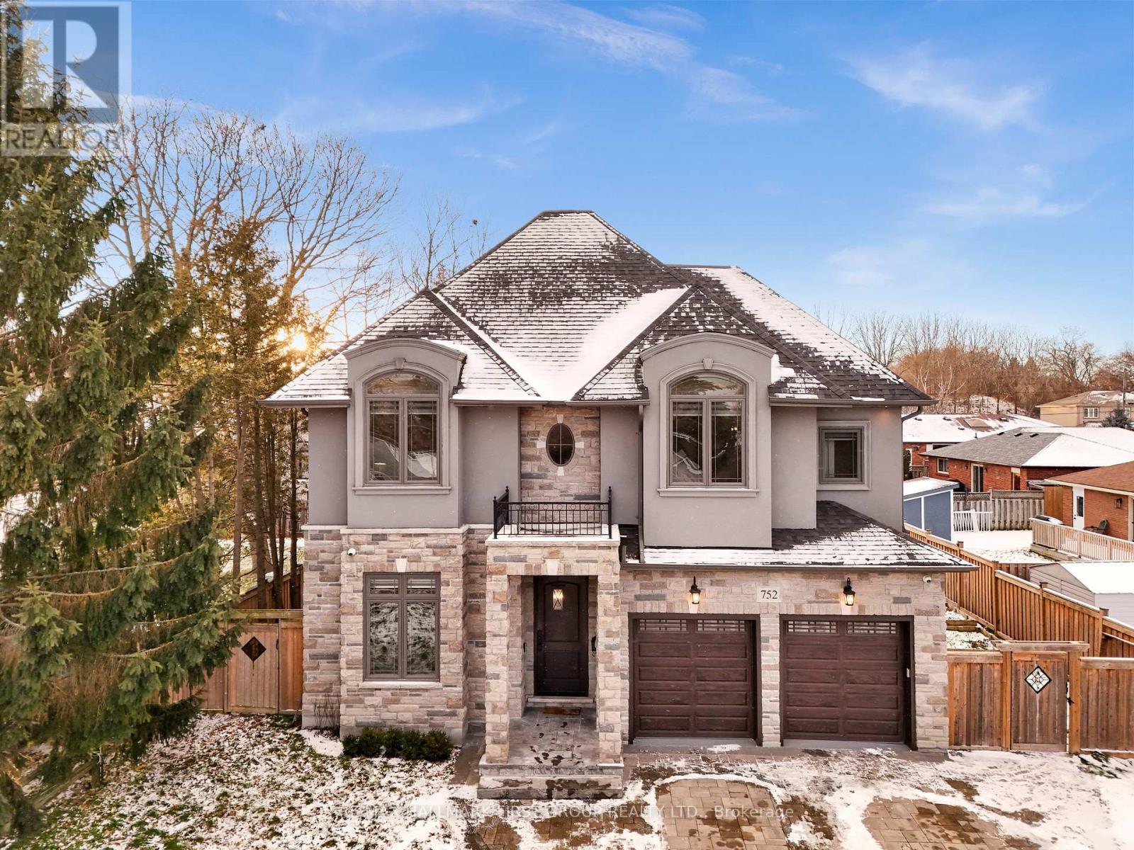 752 HILLVIEW CRESCENT - 49