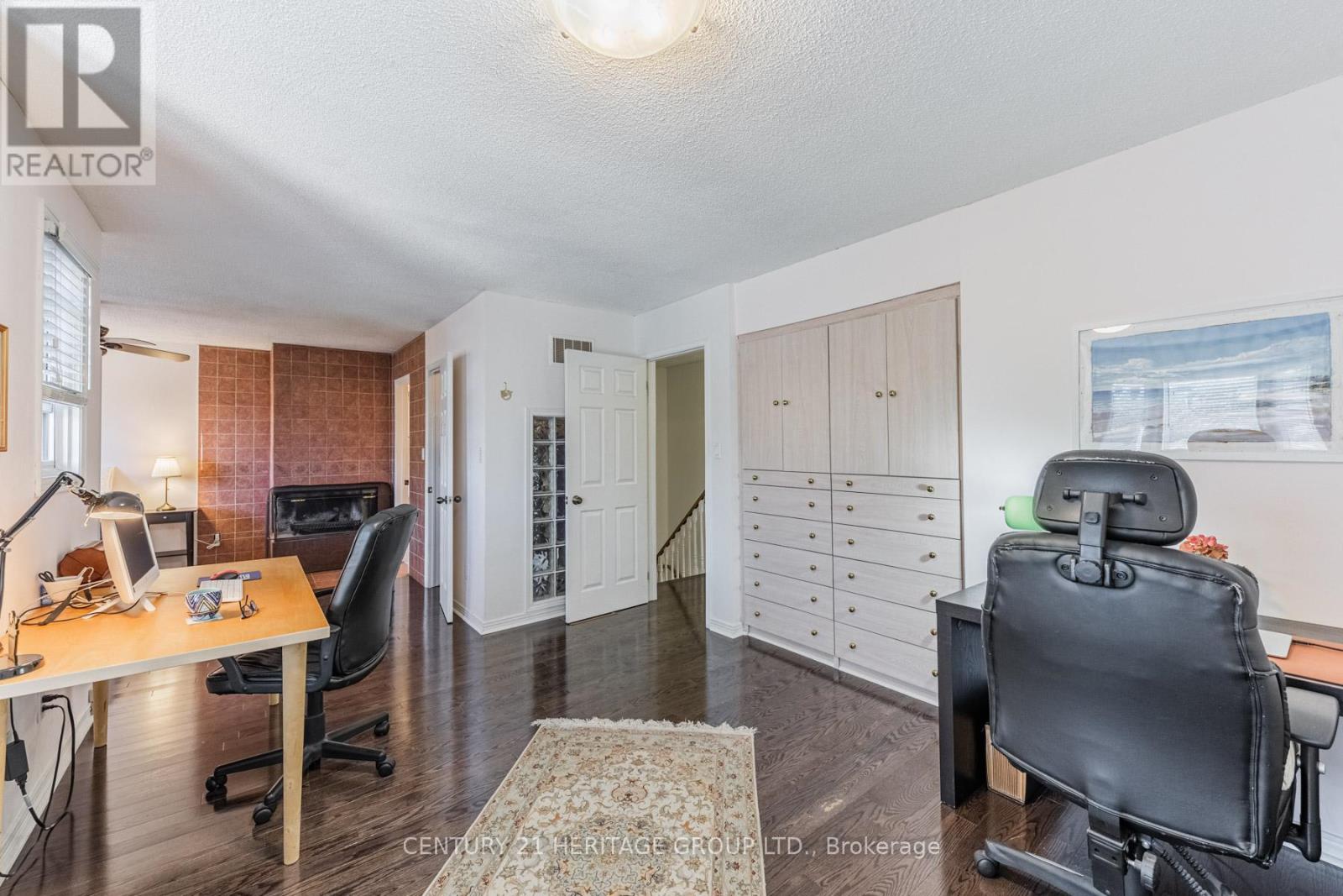 36 HALLMARK COURT - 17