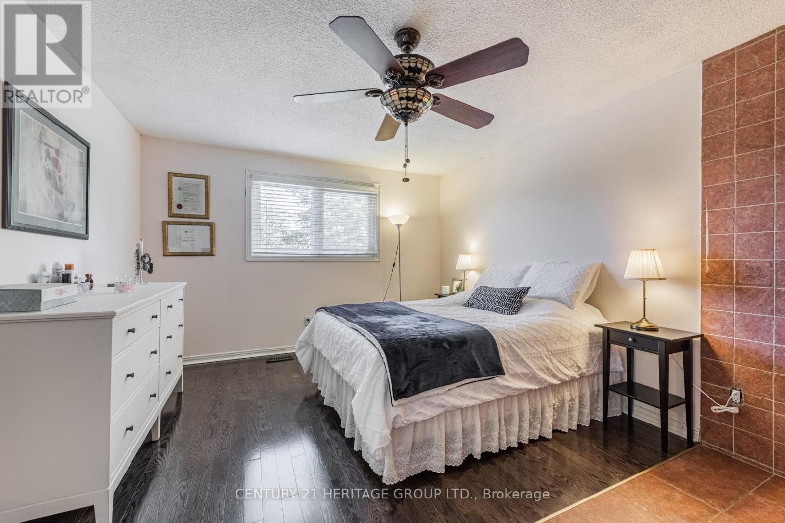 36 HALLMARK COURT - 19