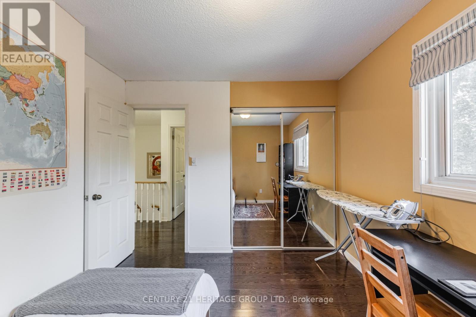 36 HALLMARK COURT - 24