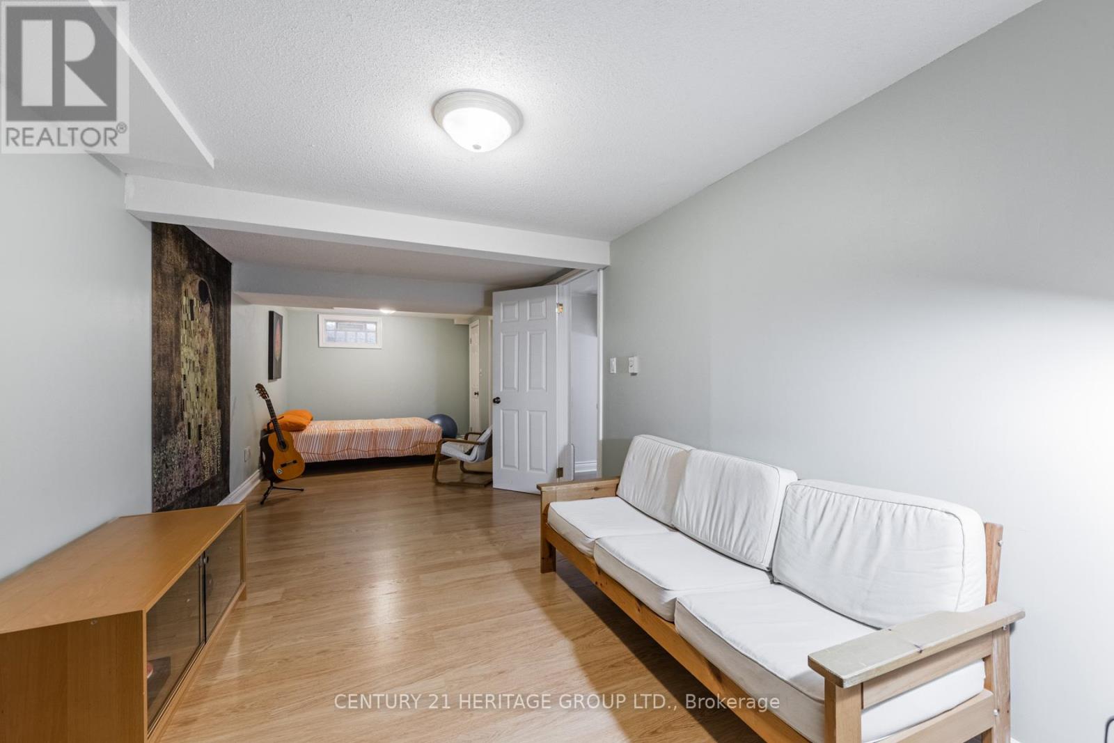 36 HALLMARK COURT - 27