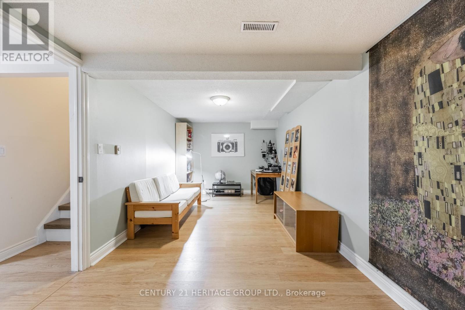 36 HALLMARK COURT - 28
