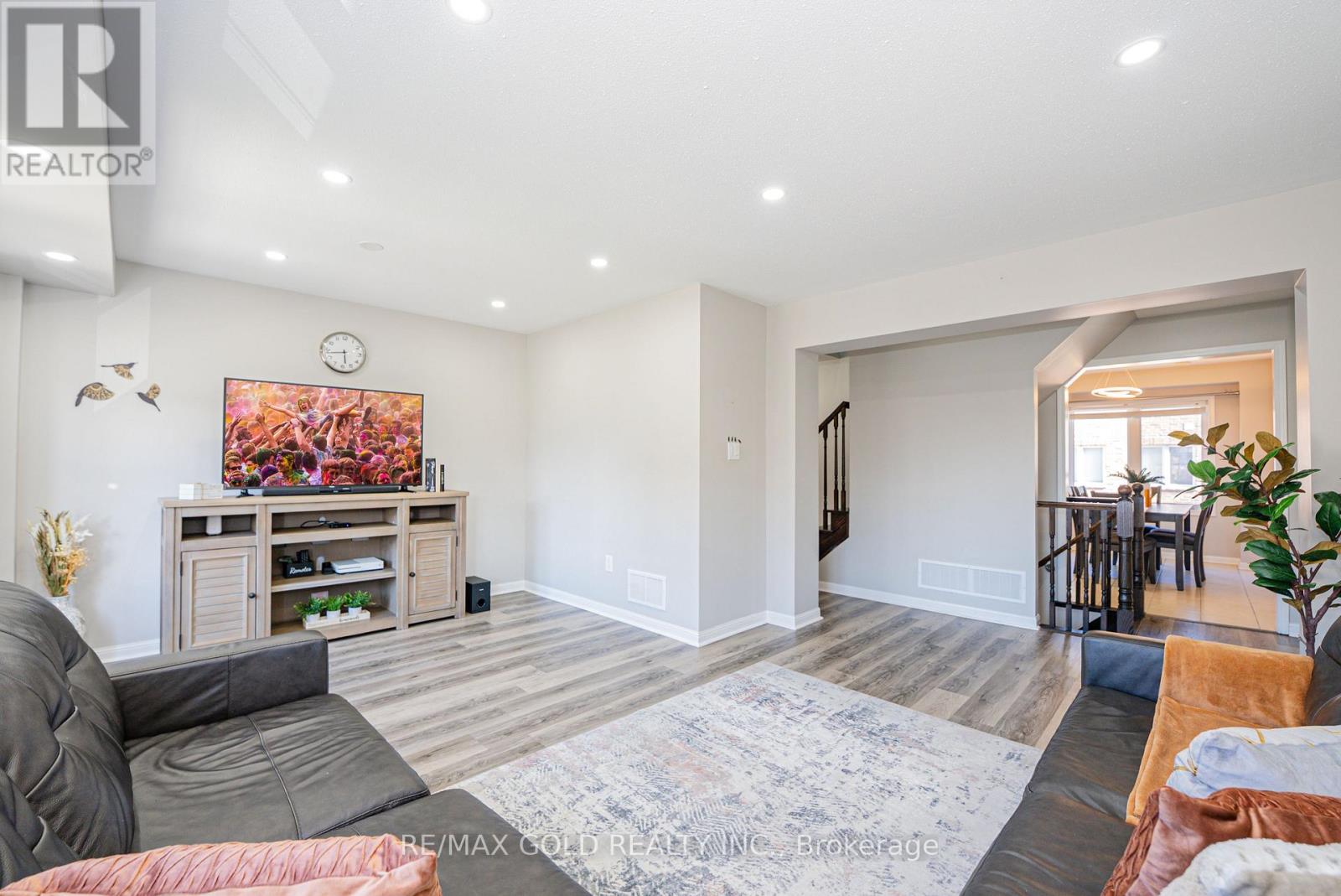 45 ARIEL ROAD - 12