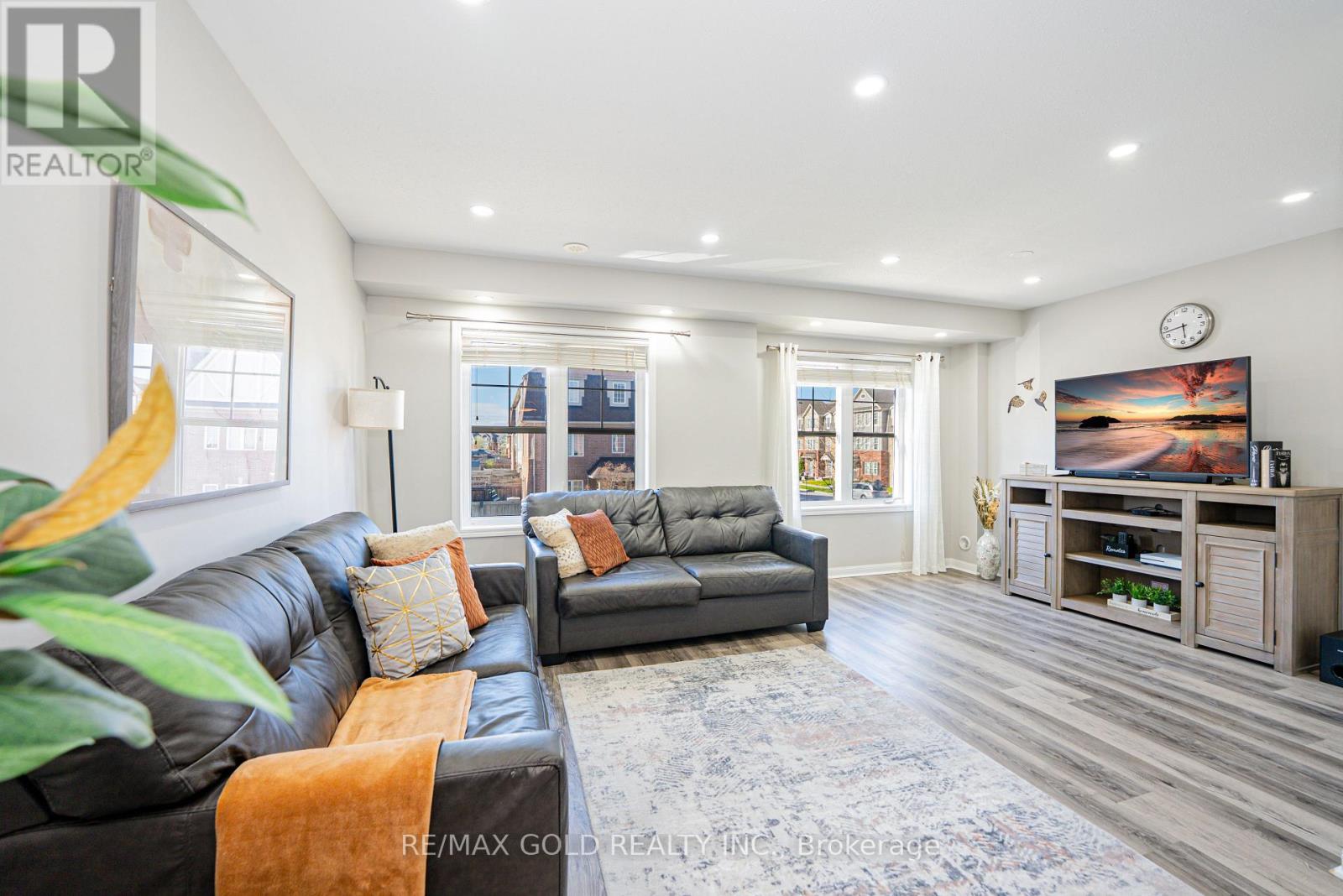 45 ARIEL ROAD - 13