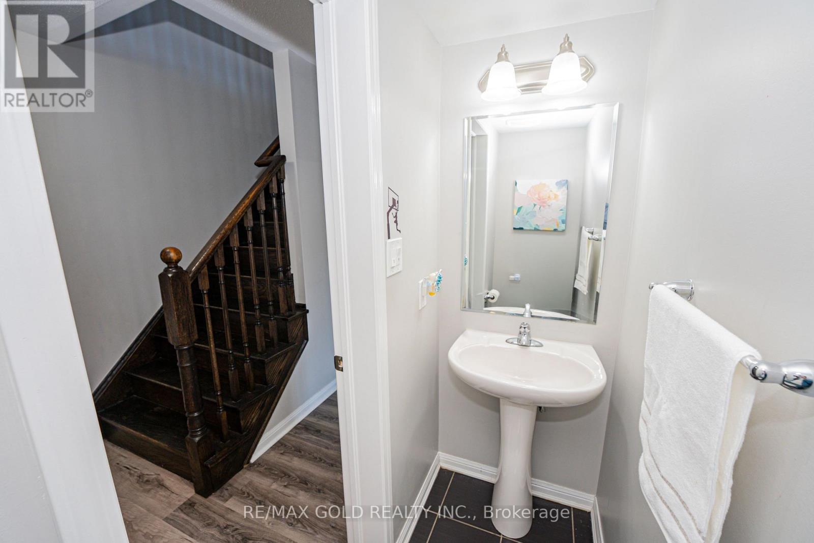 45 ARIEL ROAD - 18