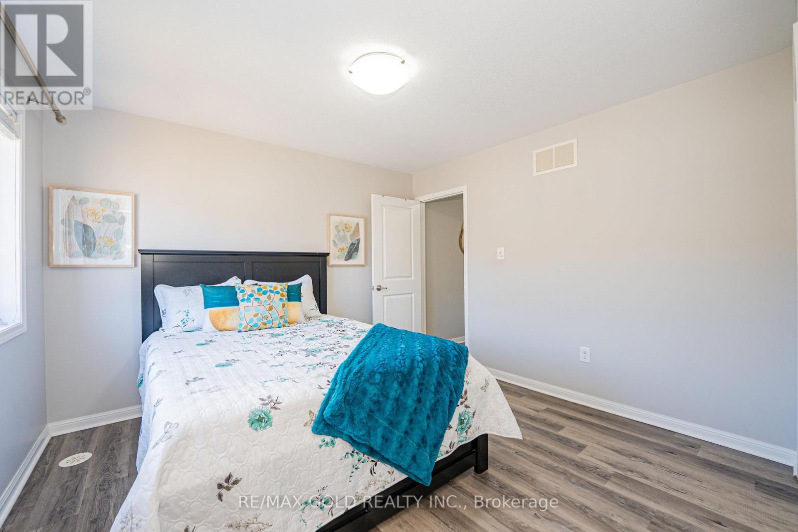 45 ARIEL ROAD - 23