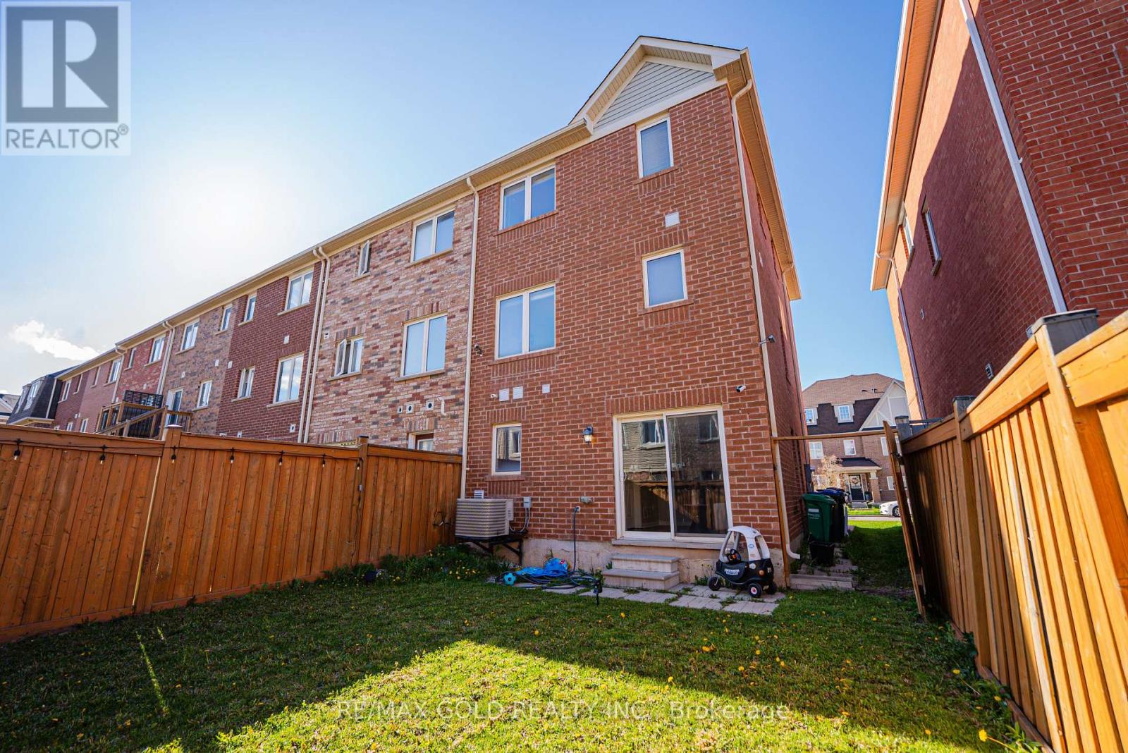 45 ARIEL ROAD - 9