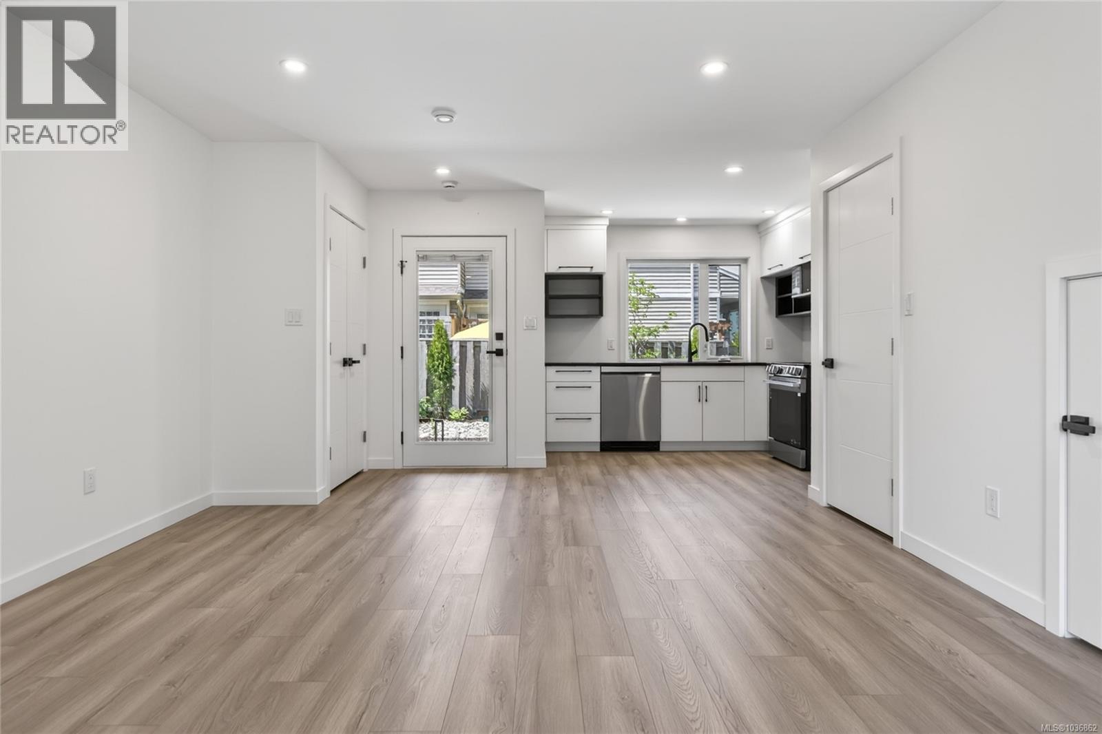 #4 1590 Piercy Ave - 6