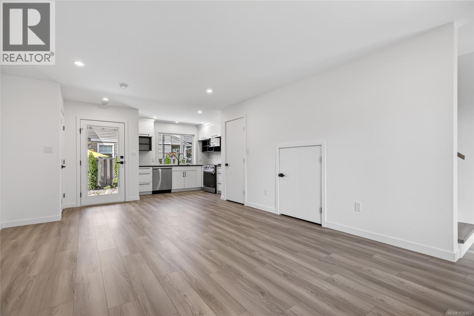 #4 1590 Piercy Ave - 5