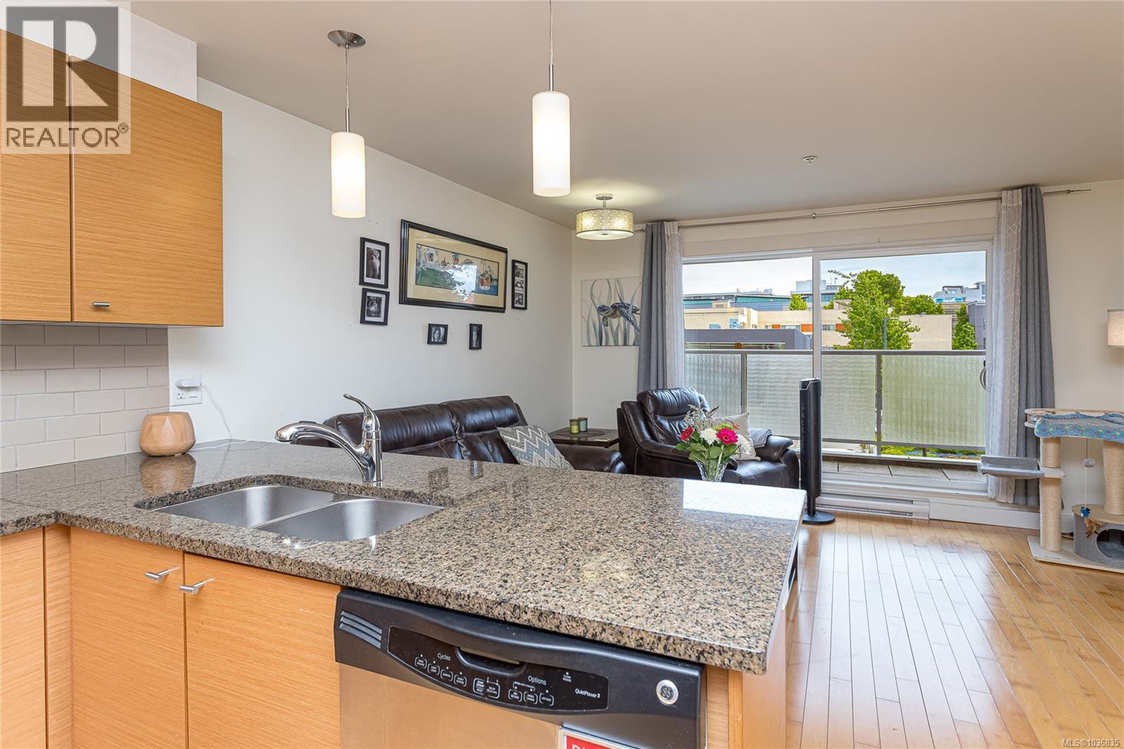216 1315 Esquimalt Road, Esquimalt