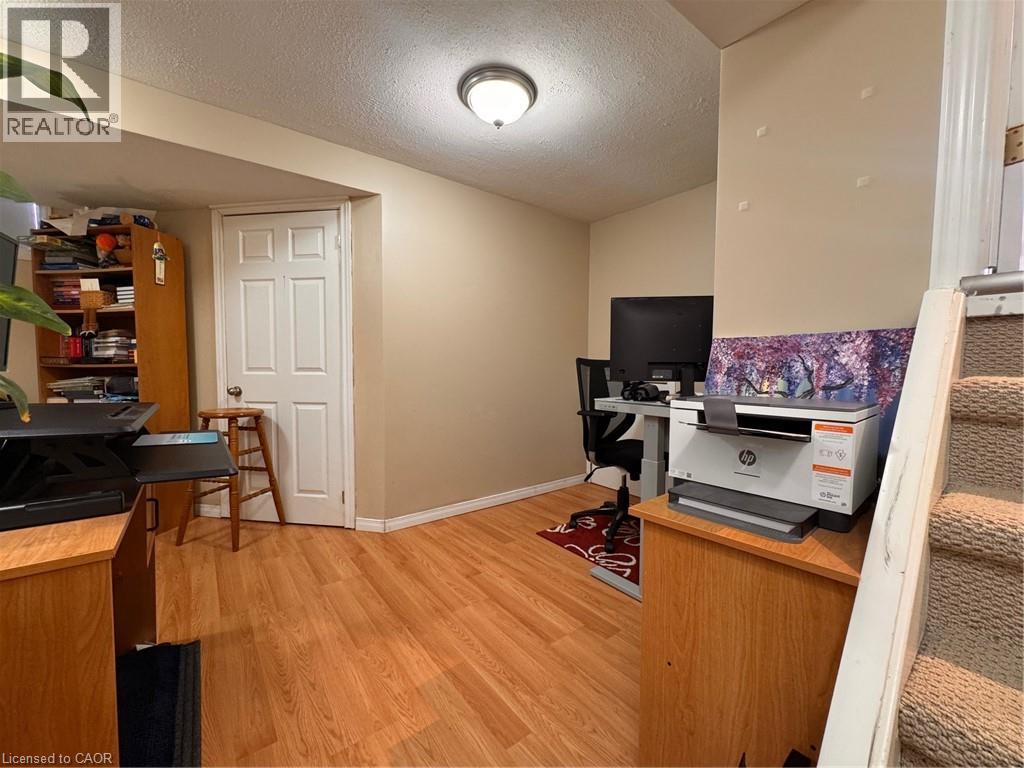 777 KARLSFELD Road, Waterloo, Ontario, N2T2X2 — Photo 3