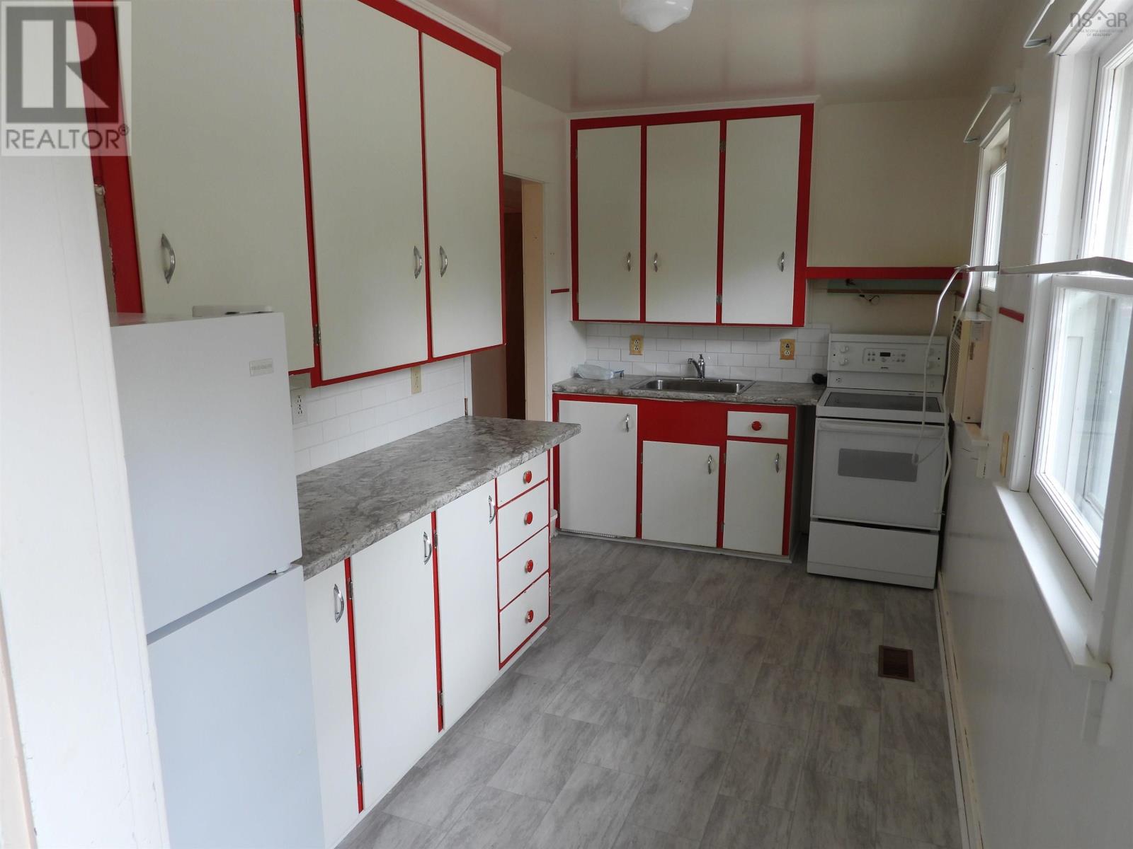 Property 23 of 34 of 526 Windsor Street
