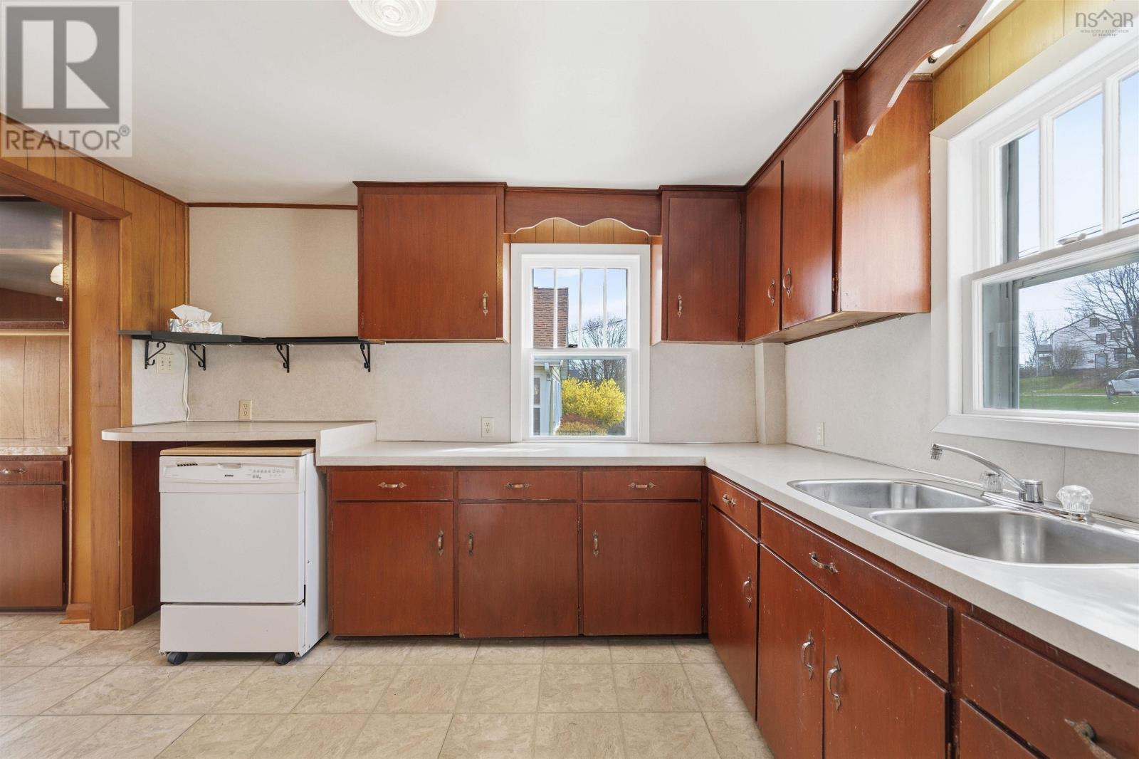 Property 42 of 48 of 241 Johnstone Avenue
