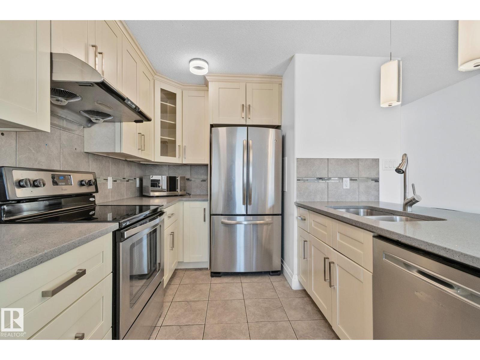 10813 66 AV NW - 14