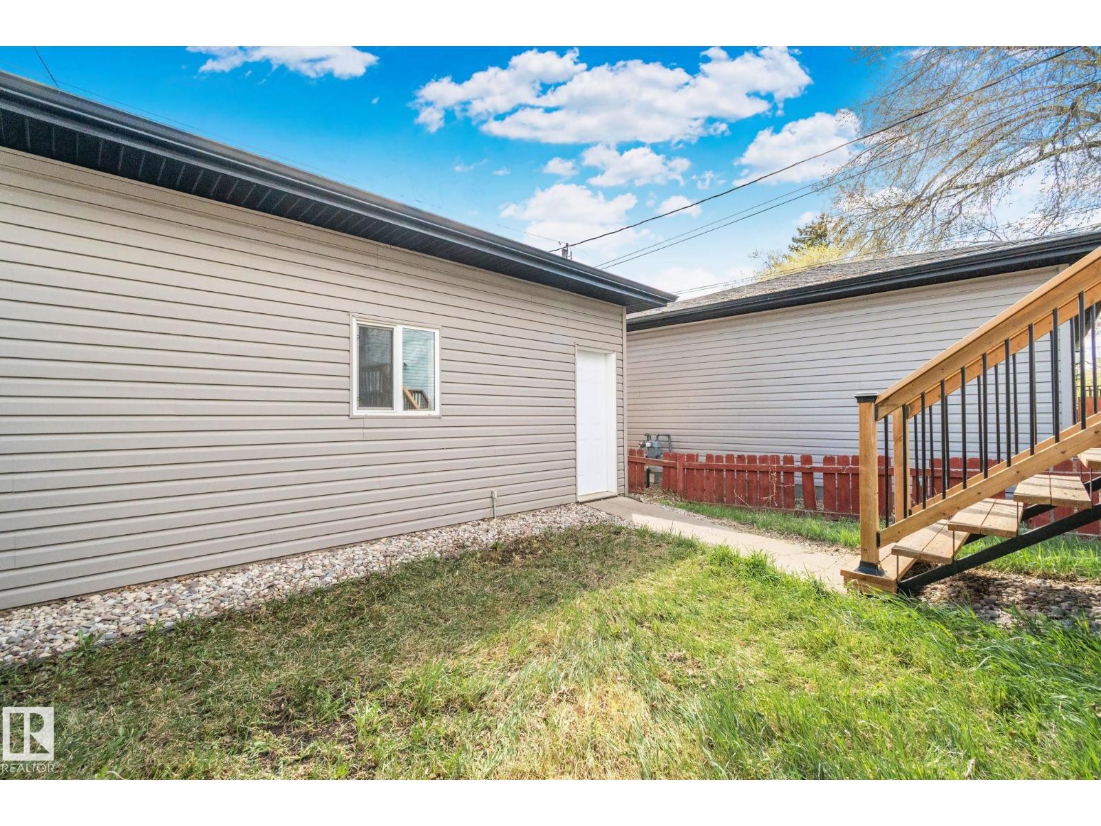 10813 66 AV NW - 47