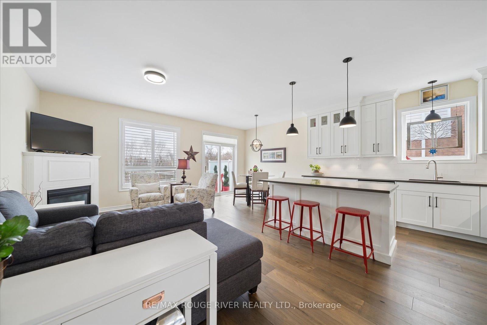 475 VICTORIA STREET - 7