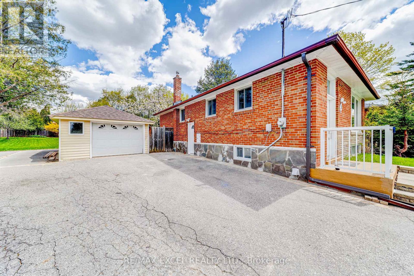 51 TORDALE CRESCENT - 39