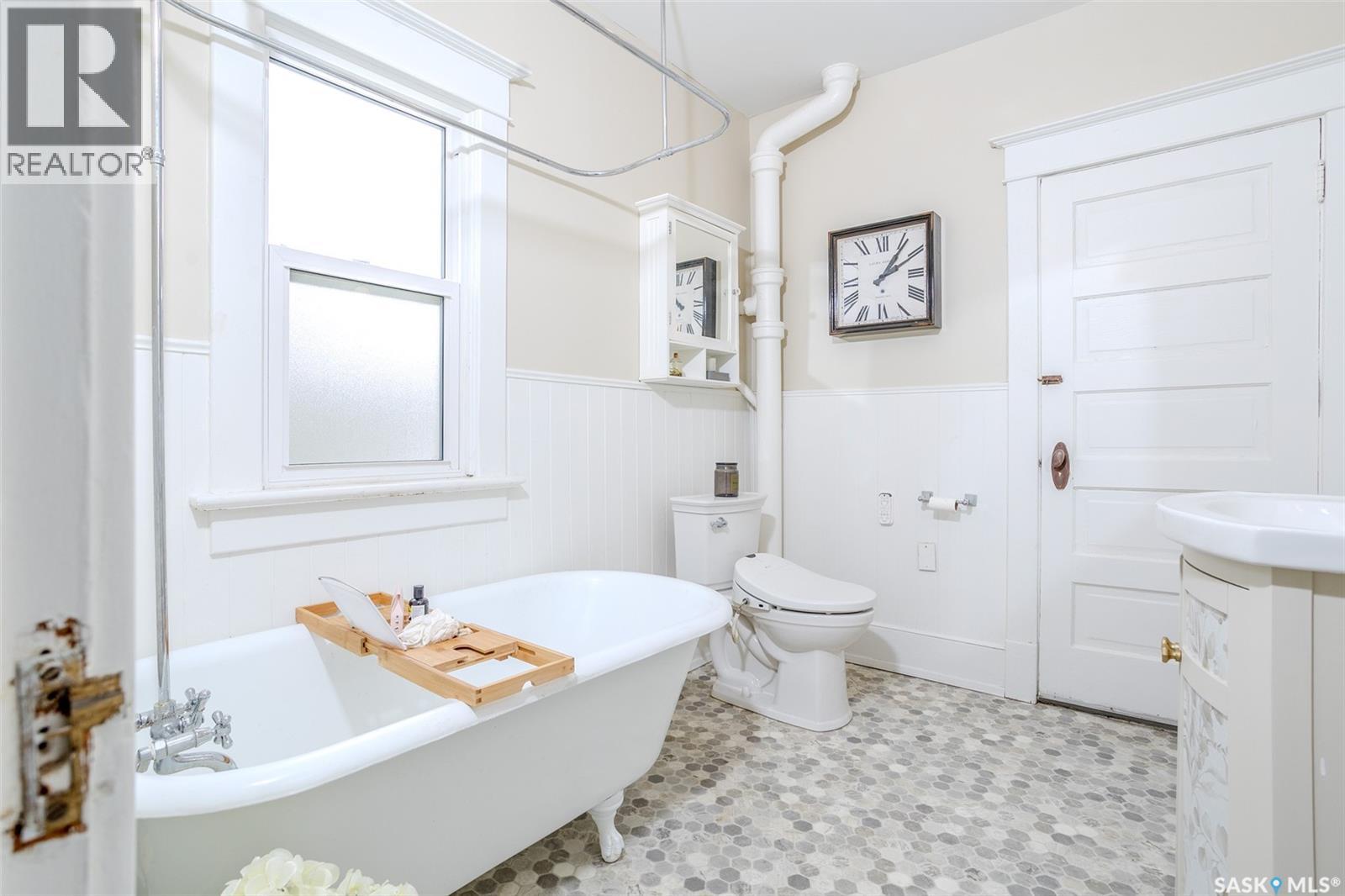 515 9th STREET E - 18