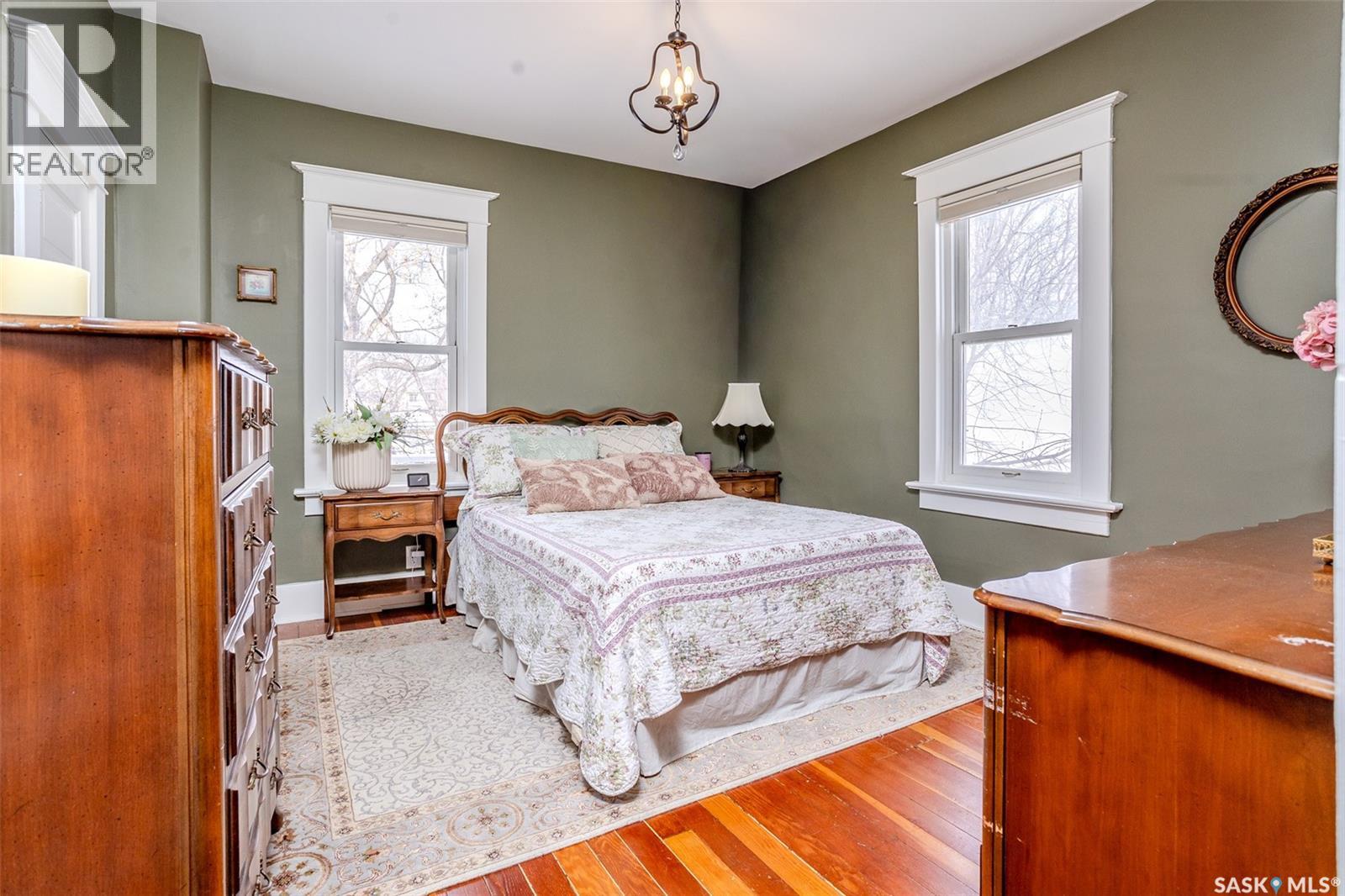 515 9th STREET E - 20