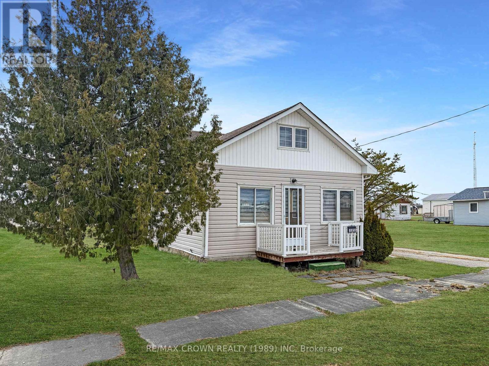 135 QUEEN STREET - 35
