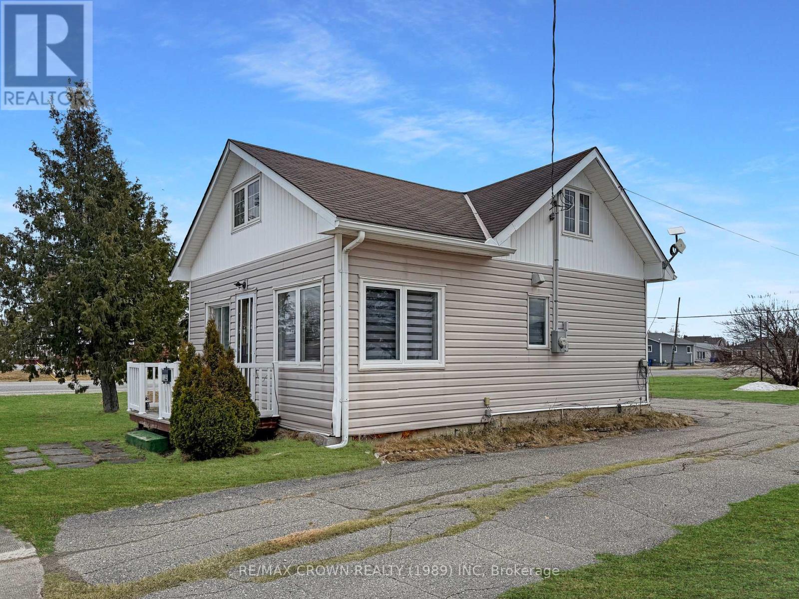 135 QUEEN STREET - 34