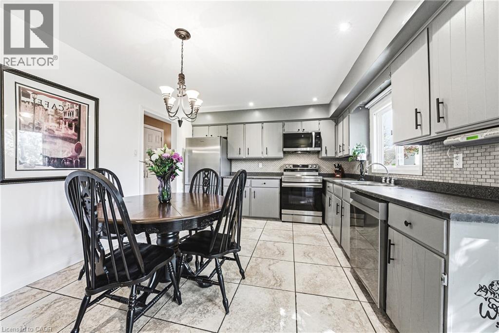 2231 SANDRINGHAM Drive, Burlington, Ontario, L7P3E6 — Photo 8