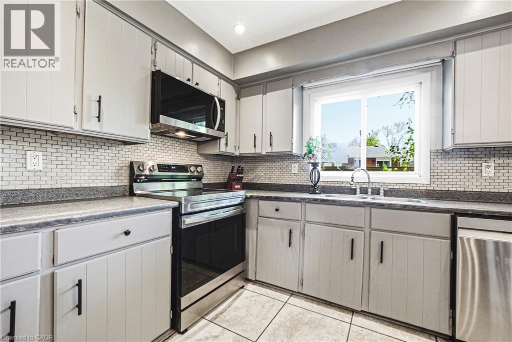 2231 SANDRINGHAM Drive, Burlington, Ontario, L7P3E6 — Photo 9