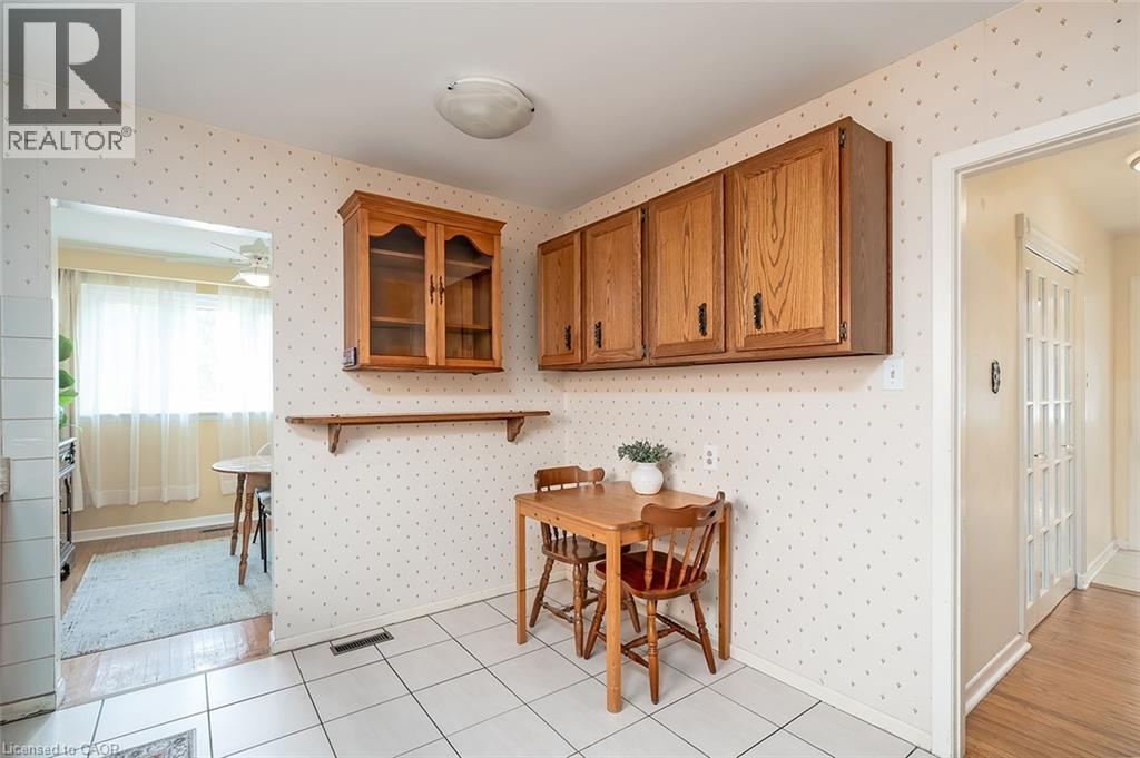 652 ARDLEIGH Crescent, Burlington, Ontario, L7L4K8 — Photo 9