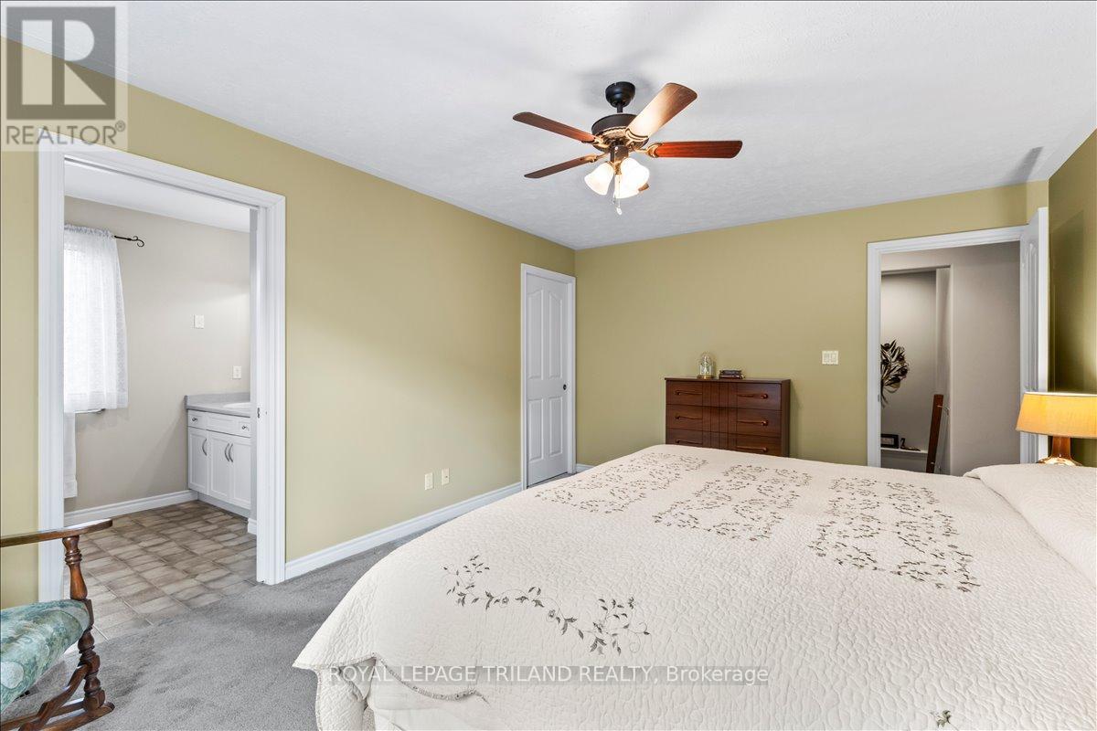 272 4TH STREET CRESCENT - 14