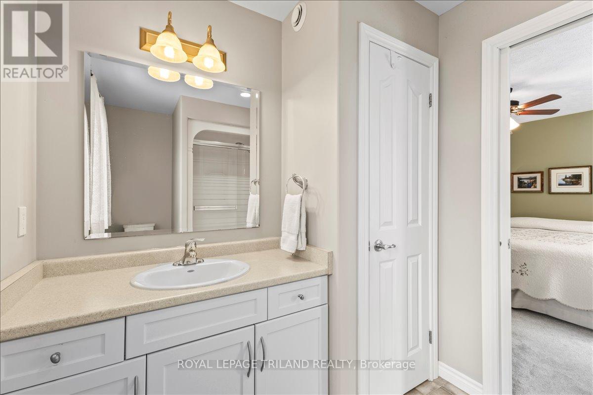 272 4TH STREET CRESCENT - 16