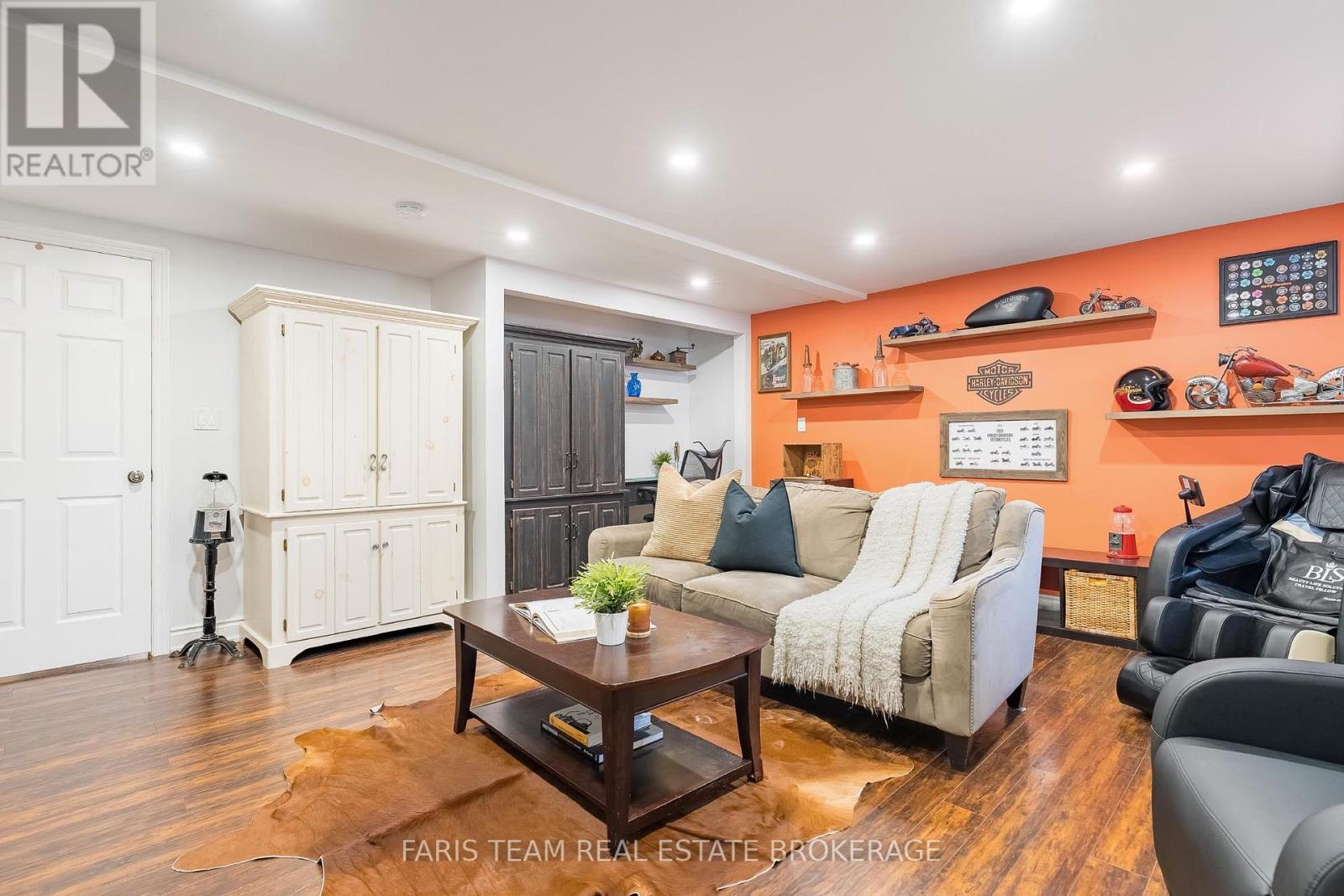 730 TRINITY STREET - 25
