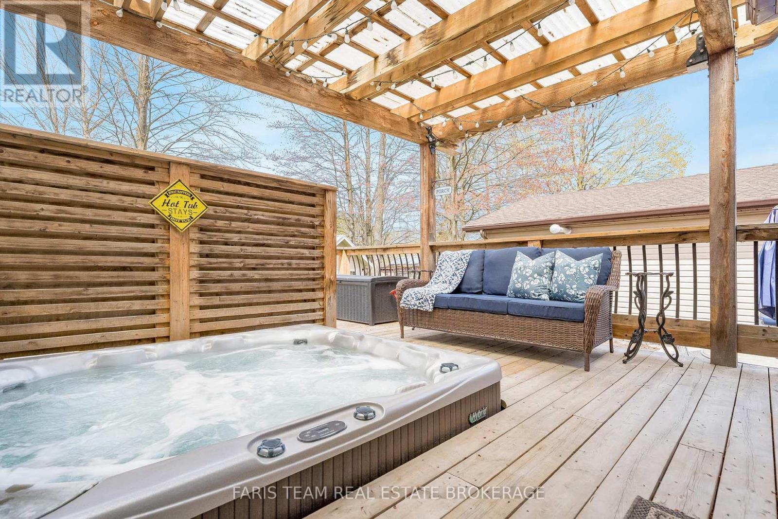 730 TRINITY STREET - 32