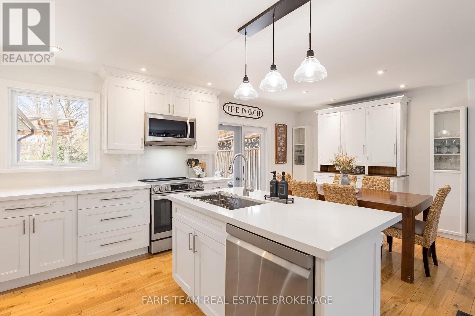 730 TRINITY STREET - 8