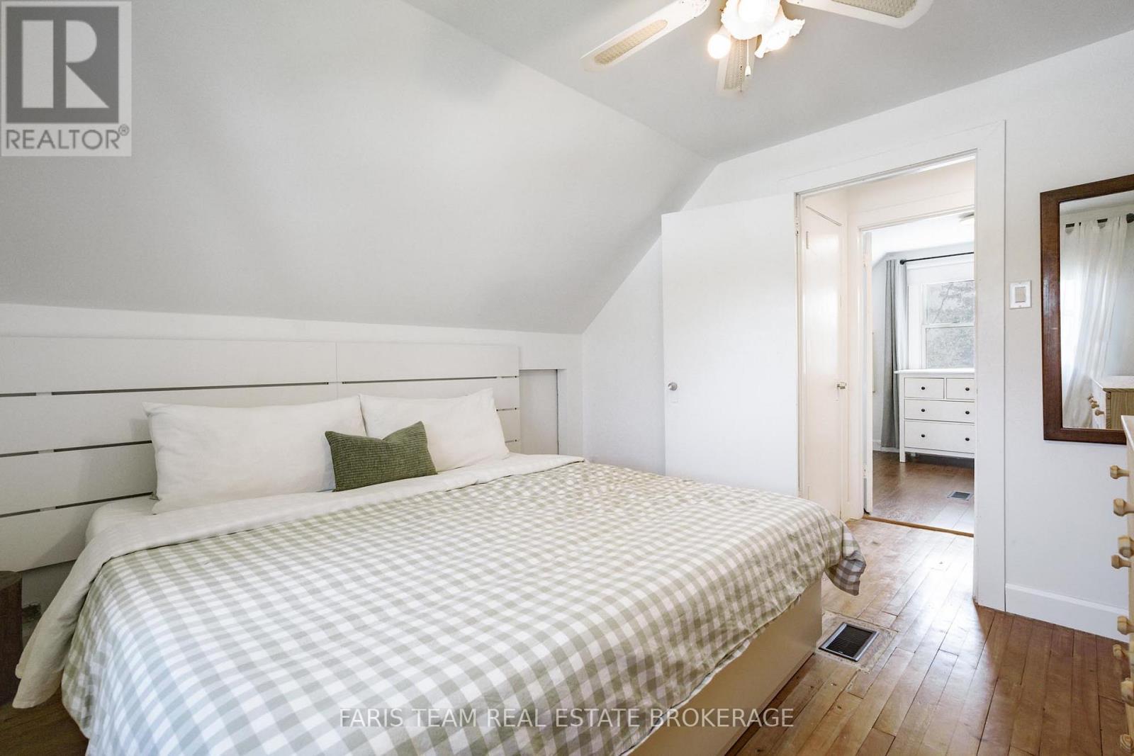407 BAYVIEW PARKWAY - 16