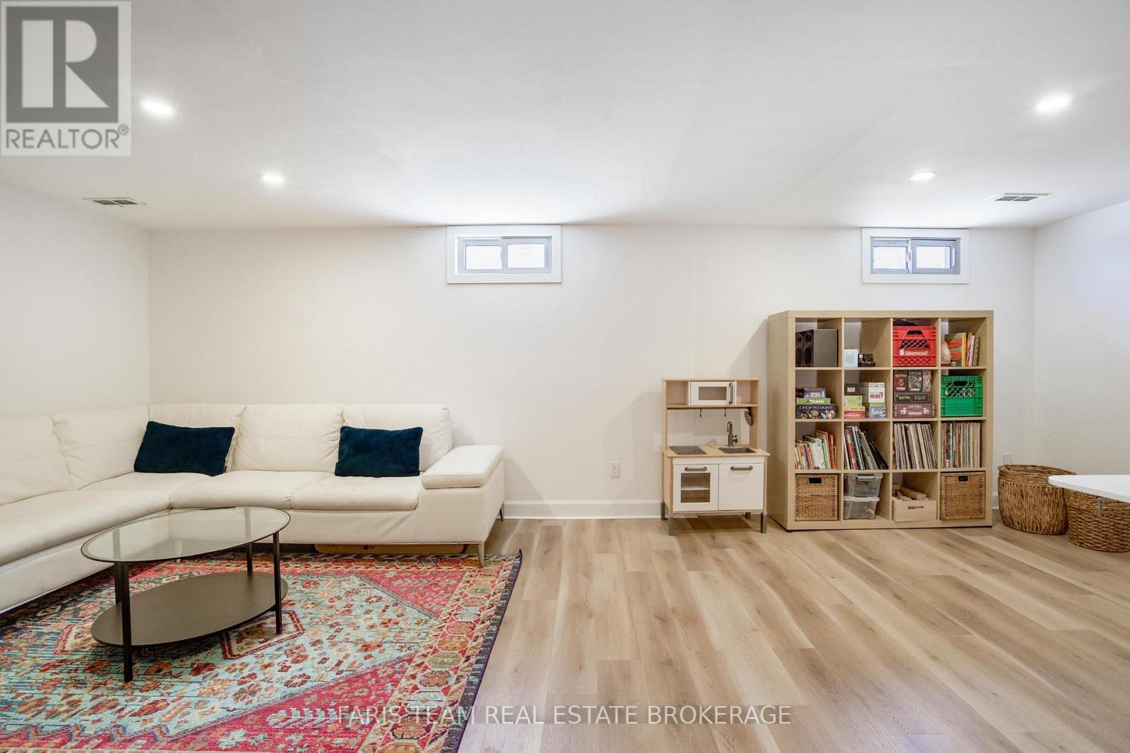 407 BAYVIEW PARKWAY - 19