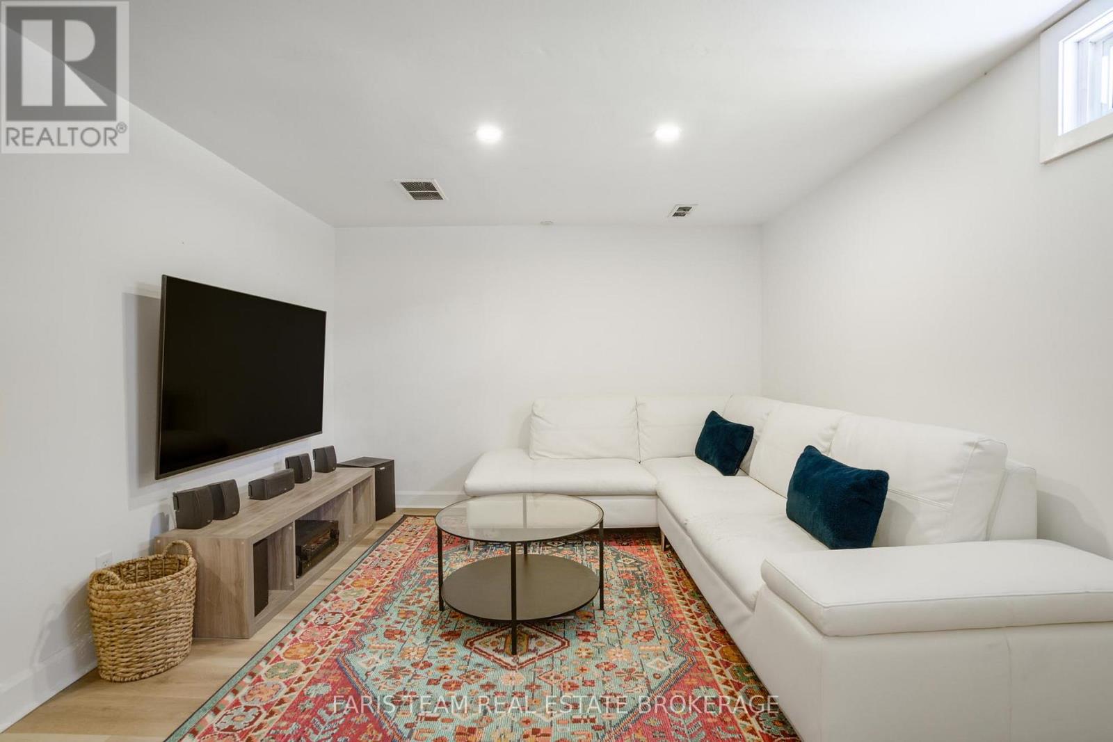 407 BAYVIEW PARKWAY - 20