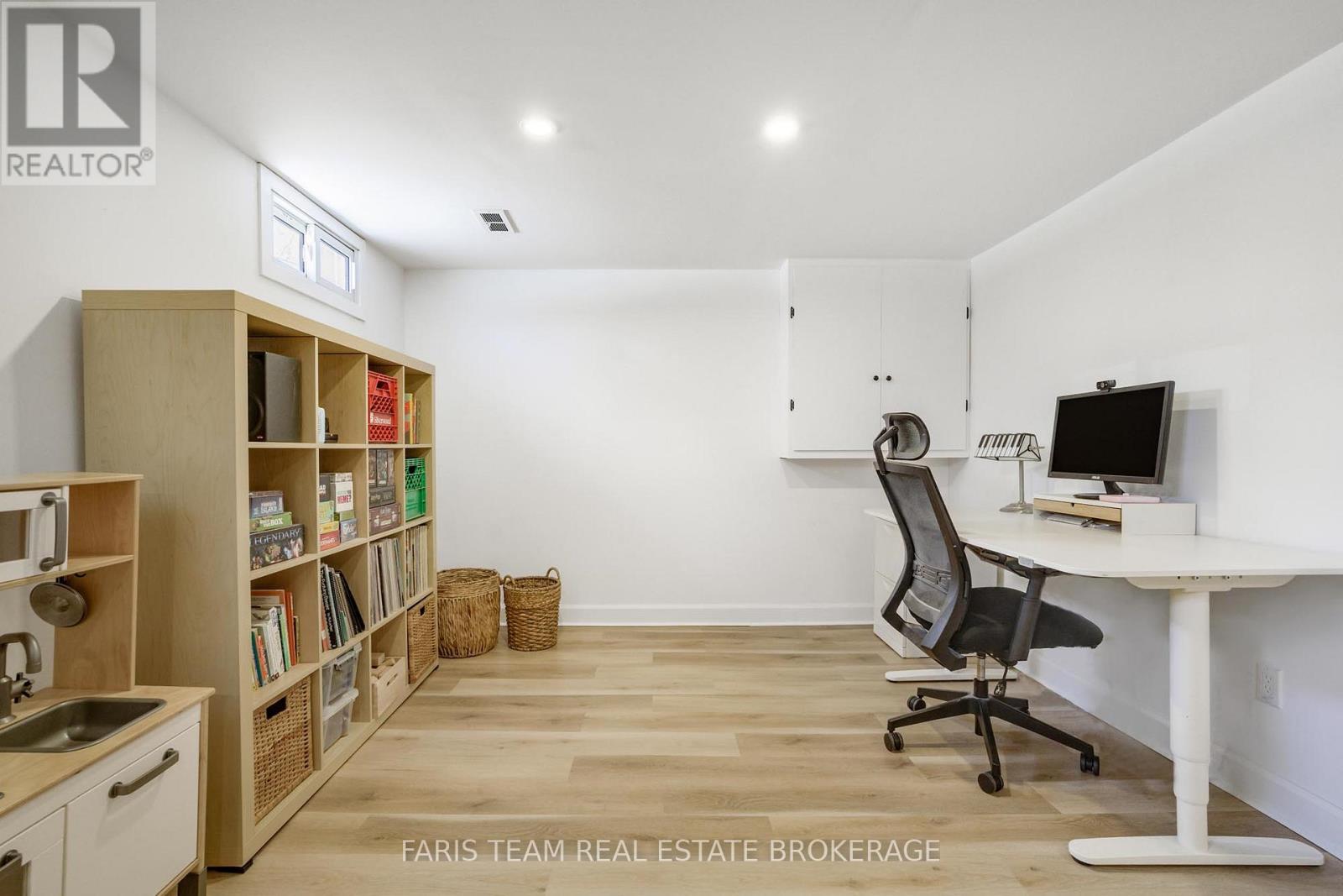 407 BAYVIEW PARKWAY - 21