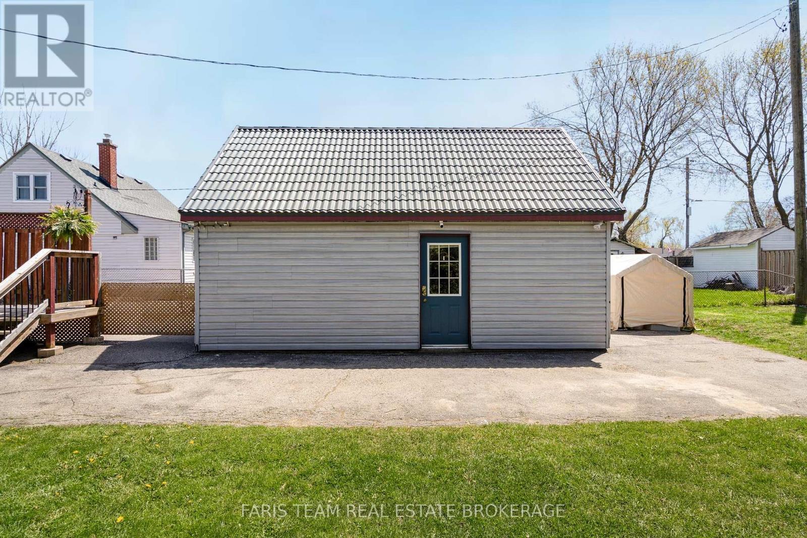 407 BAYVIEW PARKWAY - 32